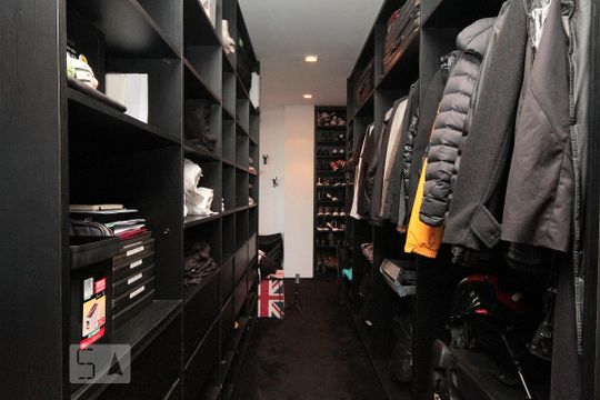 Closet de apartamento para alugar com 1 quarto, 105m² em Cerqueira César, São Paulo