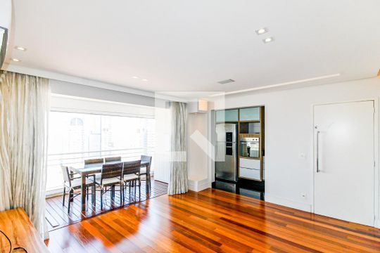 Sala de apartamento para alugar com 2 quartos, 62m² em Santo Amaro, São Paulo