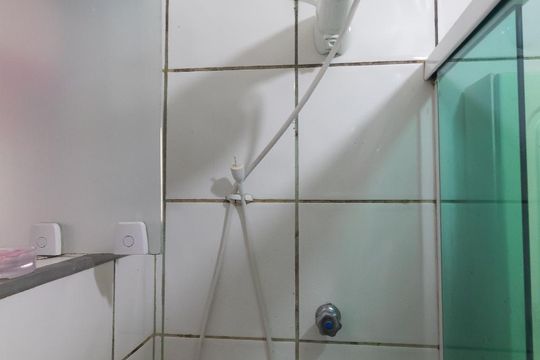 Banheiro de apartamento à venda com 2 quartos, 76m² em Jardim Caravelas, São Paulo