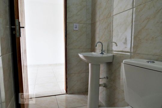 Detalhe banheiro de kitnet/studio à venda com 1 quarto, 45m² em Vila Mazzei, São Paulo