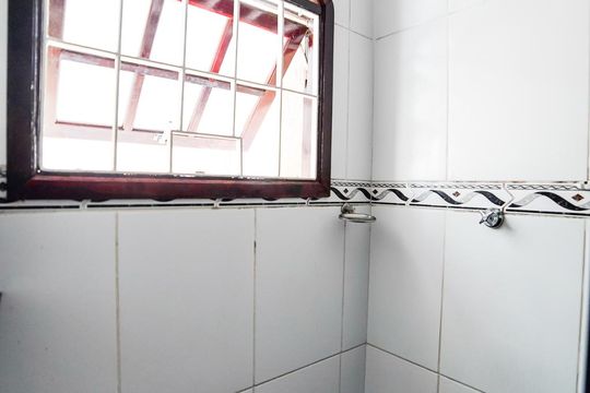 Banheiro de casa à venda com 3 quartos, 152m² em Jardim Guanca, São Paulo