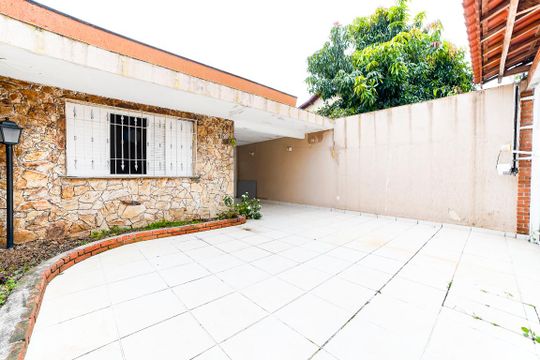 Garagem de casa à venda com 3 quartos, 152m² em Jardim Guanca, São Paulo