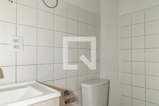 Banheiro de apartamento para alugar com 2 quartos, 71m² em Bom Jesus, Porto Alegre