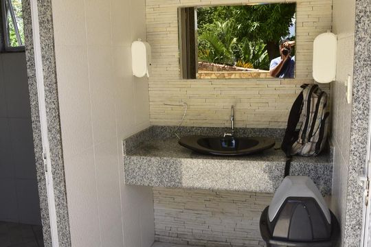 Banheiro Área da Piscina de casa à venda com 3 quartos, 900m² em Campo Grande, Rio de Janeiro