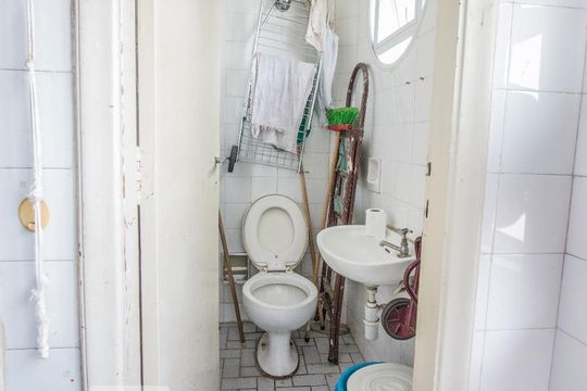 Banheiro de Serviço de apartamento à venda com 3 quartos, 102m² em Bela Vista, São Paulo