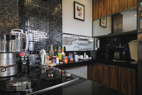 Cozinha de apartamento para alugar com 1 quarto, 55m² em Barra da Tijuca, Rio de Janeiro
