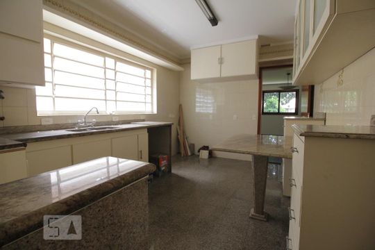 Cozinha de casa à venda com 4 quartos, 343m² em Lar São Paulo, São Paulo