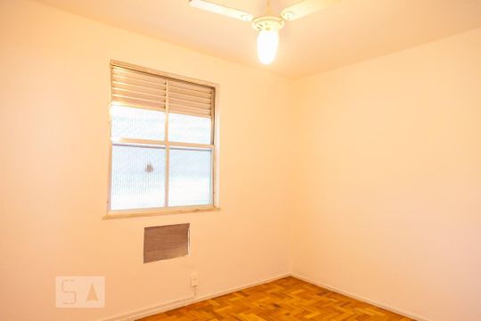 Quarto 1 de apartamento para alugar com 2 quartos, 50m² em Del Castilho, Rio de Janeiro