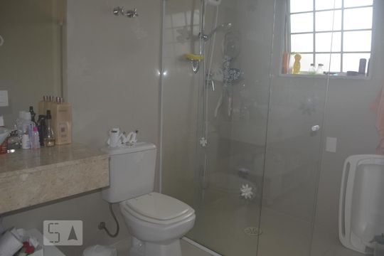 Banheiro de casa à venda com 4 quartos, 325m² em Jardim Londrina, São Paulo