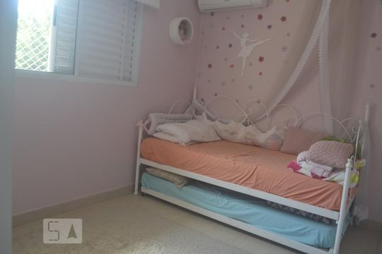 Quarto de casa à venda com 4 quartos, 325m² em Jardim Londrina, São Paulo