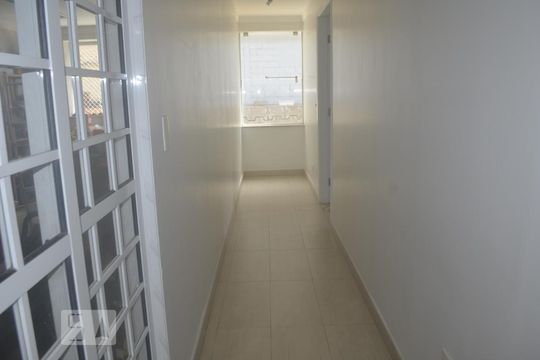 Corredor de casa à venda com 4 quartos, 325m² em Jardim Londrina, São Paulo