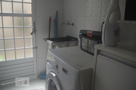 Area de serviço de casa à venda com 4 quartos, 325m² em Jardim Londrina, São Paulo