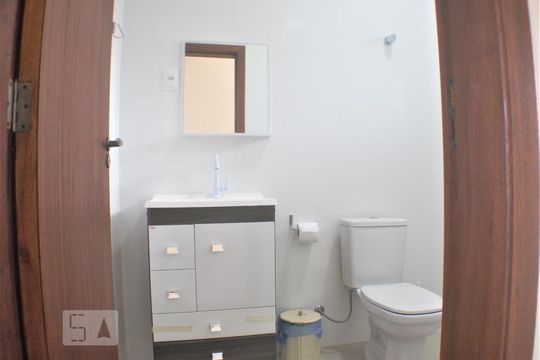 Banheiro Social de casa para alugar com 3 quartos, 105m² em São João do Rio Vermelho, Florianópolis