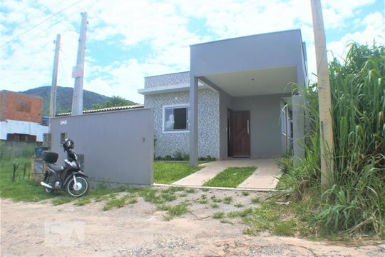 Fachada de casa para alugar com 3 quartos, 105m² em São João do Rio Vermelho, Florianópolis
