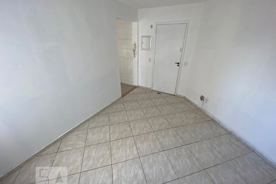Apartamento à venda com 1 quarto, 34m² em Vila Carmosina, São Paulo