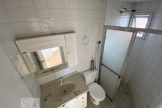 Banheiro de apartamento à venda com 1 quarto, 34m² em Vila Carmosina, São Paulo