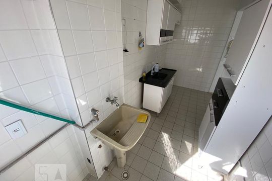 Cozinha de apartamento à venda com 1 quarto, 34m² em Vila Carmosina, São Paulo