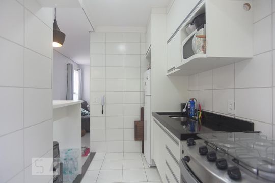 Cozinha de apartamento para alugar com 2 quartos, 45m² em Jardim do Lago Continuação, Campinas