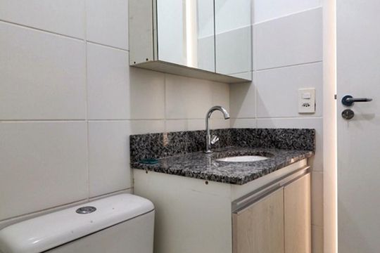 Banheiro de apartamento para alugar com 2 quartos, 40m² em Vargem Pequena, Rio de Janeiro