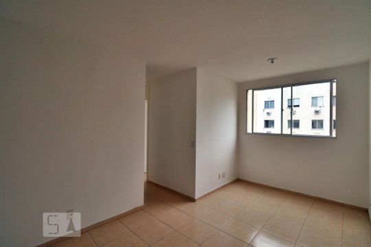 Sala de apartamento para alugar com 2 quartos, 40m² em Vargem Pequena, Rio de Janeiro