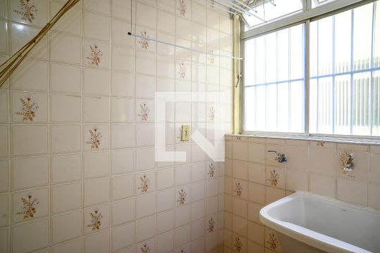 Área de Serviço de apartamento para alugar com 2 quartos, 60m² em Jardim Santa Emília, São Paulo