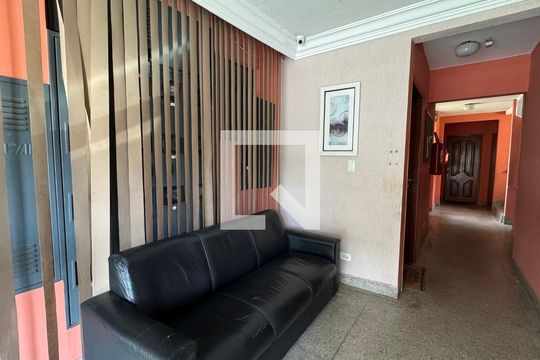 Hall de Entrada de apartamento para alugar com 2 quartos, 60m² em Jardim Santa Emília, São Paulo