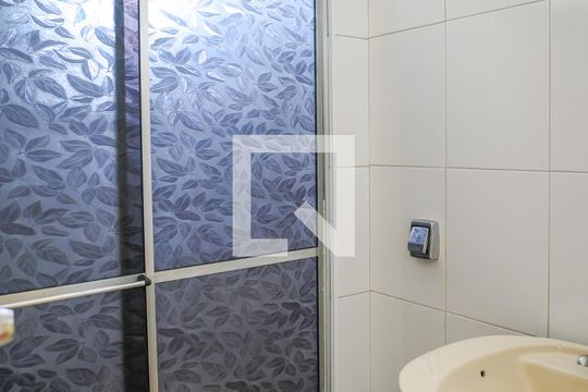 Banheiro de apartamento para alugar com 2 quartos, 60m² em Jardim Santa Emília, São Paulo