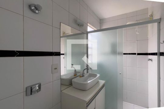 Banheiro de apartamento à venda com 2 quartos, 52m² em Jardim da Glória, São Paulo