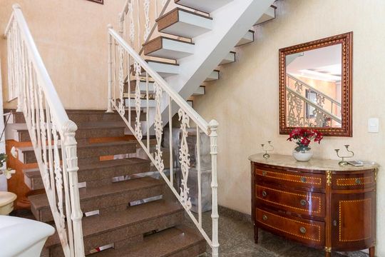 Escada de casa à venda com 4 quartos, 750m² em Vila Rosália, Guarulhos