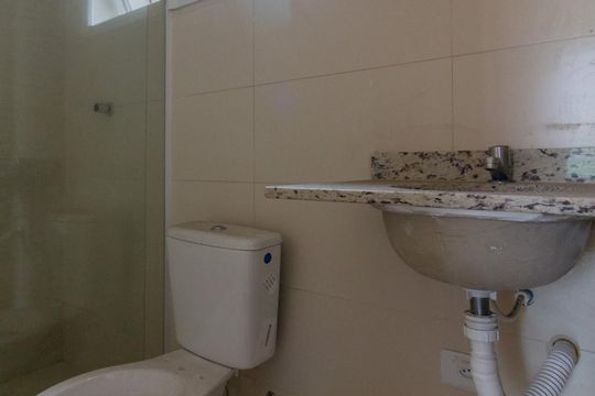 Banheiro de apartamento para alugar com 2 quartos, 50m² em Vila Junqueira, Santo André