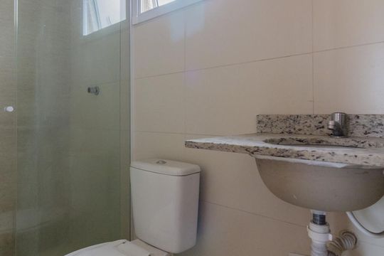 Banheiro de apartamento para alugar com 2 quartos, 55m² em Vila Junqueira, Santo André