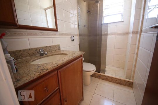 Banheiro de apartamento à venda com 2 quartos, 59m² em Santa Rosa, Niterói