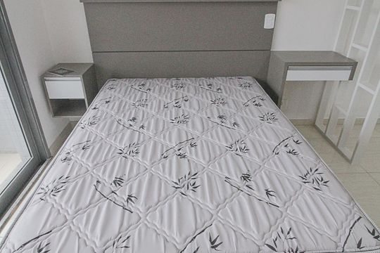 Cama de casal de kitnet/studio à venda com 1 quarto, 30m² em Rebouças, Curitiba