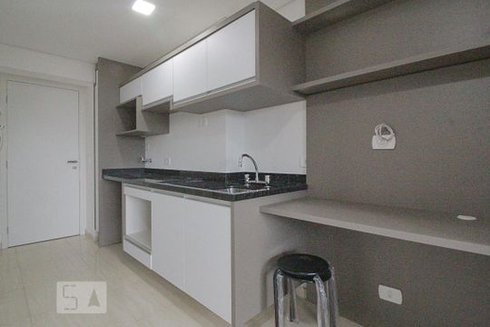 Cozinha de kitnet/studio à venda com 1 quarto, 30m² em Rebouças, Curitiba