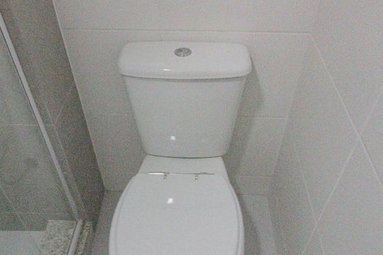 Banheiro vaso de kitnet/studio à venda com 1 quarto, 30m² em Rebouças, Curitiba