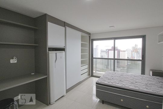 Detalhe Sala de kitnet/studio à venda com 1 quarto, 30m² em Rebouças, Curitiba