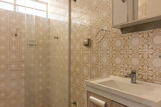 Banheiro de casa à venda com 3 quartos, 150m² em Umuarama, Osasco