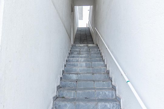 Escada Área de Serviço de casa à venda com 3 quartos, 420m² em Vila Anglo Brasileira, São Paulo
