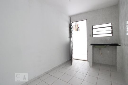 Cozinha de casa para alugar com 1 quarto, 35m² em Vila Catupia, São Paulo