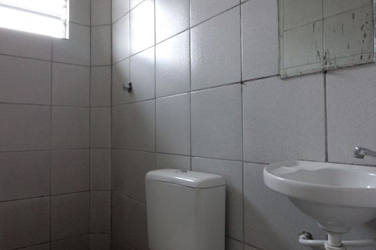 Banheiro de casa para alugar com 1 quarto, 35m² em Vila Catupia, São Paulo