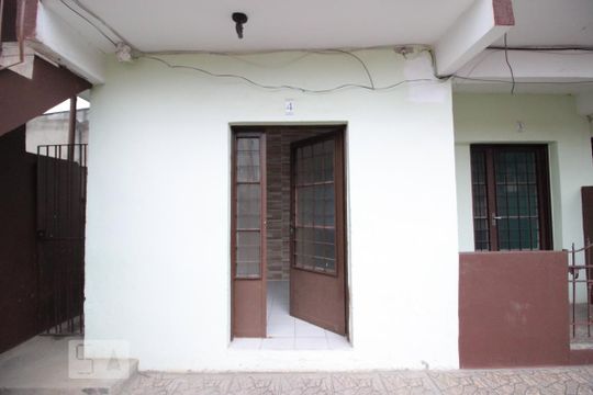 Fachada de casa para alugar com 1 quarto, 35m² em Vila Catupia, São Paulo