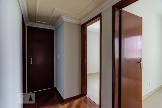 Corredor de apartamento para alugar com 3 quartos, 106m² em Ipiranga, Belo Horizonte