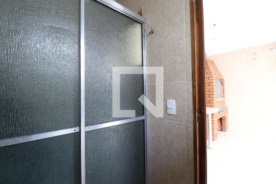 Banheiro 2 de casa para alugar com 2 quartos, 138m² em Água Branca, São Paulo
