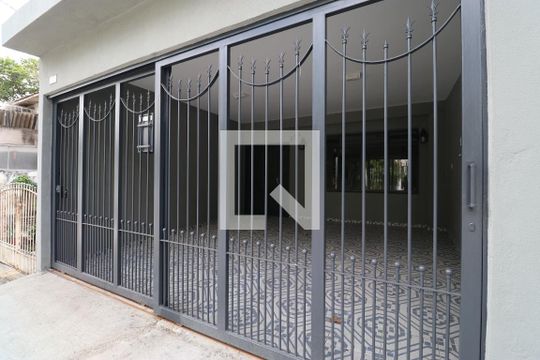 Fachada de casa para alugar com 2 quartos, 138m² em Água Branca, São Paulo
