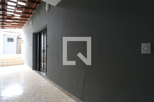Corredor de casa para alugar com 2 quartos, 138m² em Água Branca, São Paulo