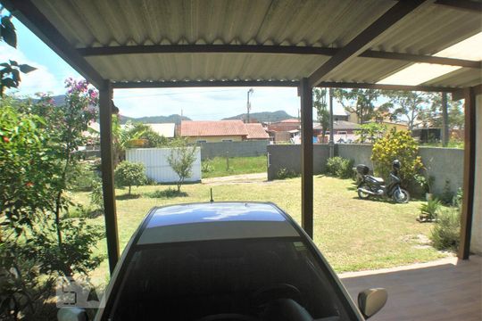 Garagem de casa para alugar com 3 quartos, 100m² em São João do Rio Vermelho, Florianópolis