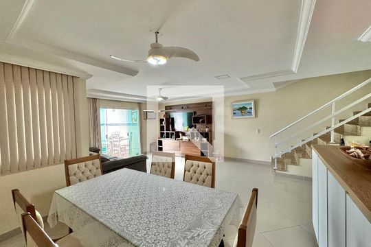 Sala de casa de condomínio à venda com 4 quartos, 296m² em Recreio dos Bandeirantes, Rio de Janeiro
