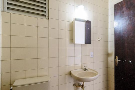 Banheiro de kitnet/studio à venda com 1 quarto, 30m² em Centro, Campinas