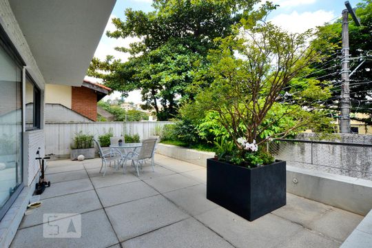 Área comum de casa à venda com 3 quartos, 250m² em Vila Romana, São Paulo