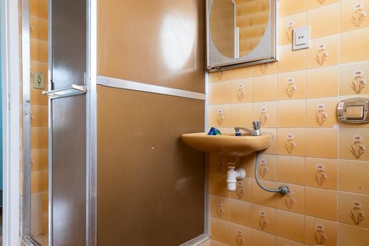 Banheiro Social de casa à venda com 4 quartos, 100m² em Vila Babilônia, São Paulo